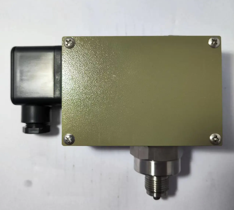 D511/7DZ型双触点压力控制器